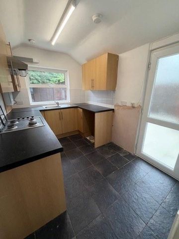 2 bedroom end of terrace house to rent - Photo 4