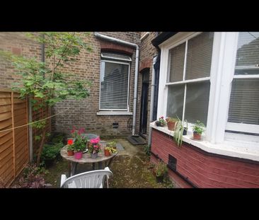 Room in a Shared Flat, Chichele Road, NW2 - Photo 4