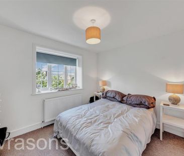 3 bedroom flat to rent - Photo 6