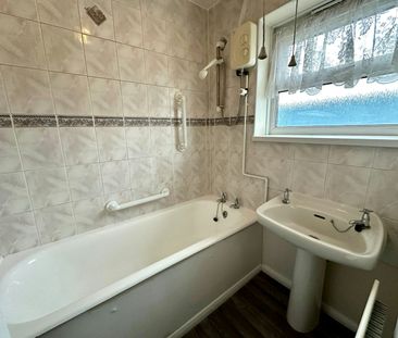 Terraced House to rent on - Photo 6