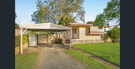 SPACIOUS 3-BEDROOM HOME ON LARGE BLOCK - Photo 4