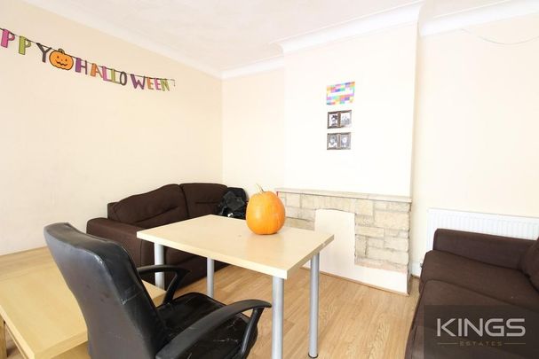 6 bedroom semi-detached house to rent - Photo 1