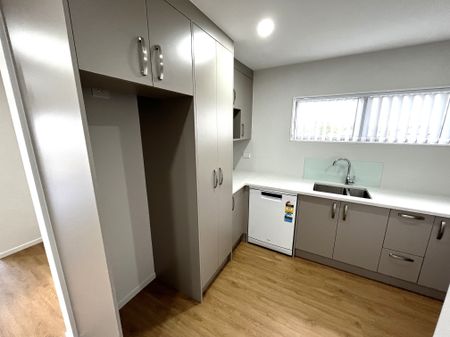 RARE MODERN PENTHOUSE - SPACIOUS & CENTRAL - Photo 2