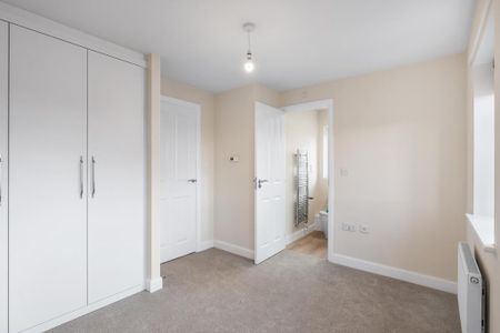 3 bedroom semi-detached house to rent - Photo 3