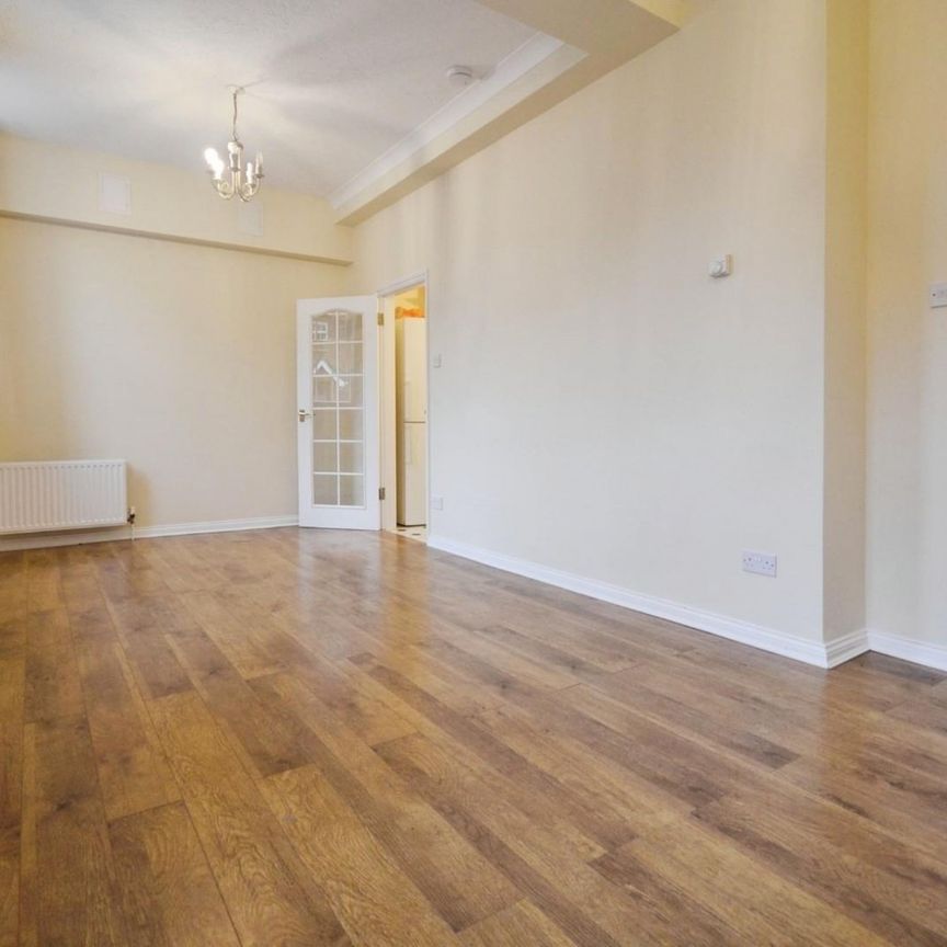2 bedroom Flat To Let - Photo 1