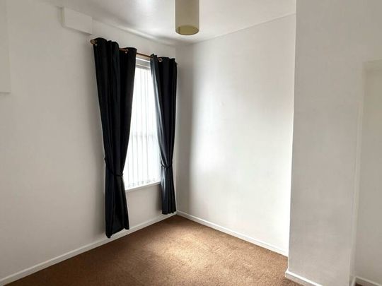 Partly Furnished 2 Bedroom Terrace - Photo 1