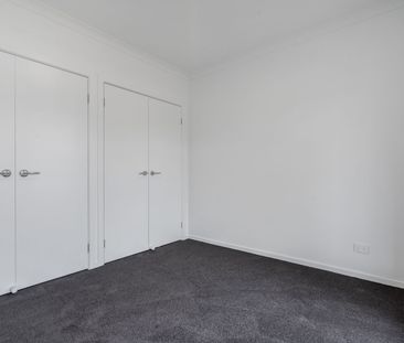 Family-Friendly 4-Bedroom Townhouse with Modern Amenities - Photo 6