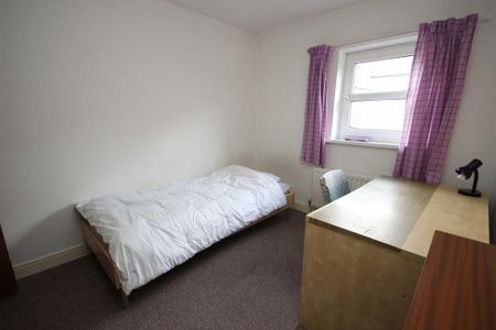 4 bedroom private hall to rent - Photo 3