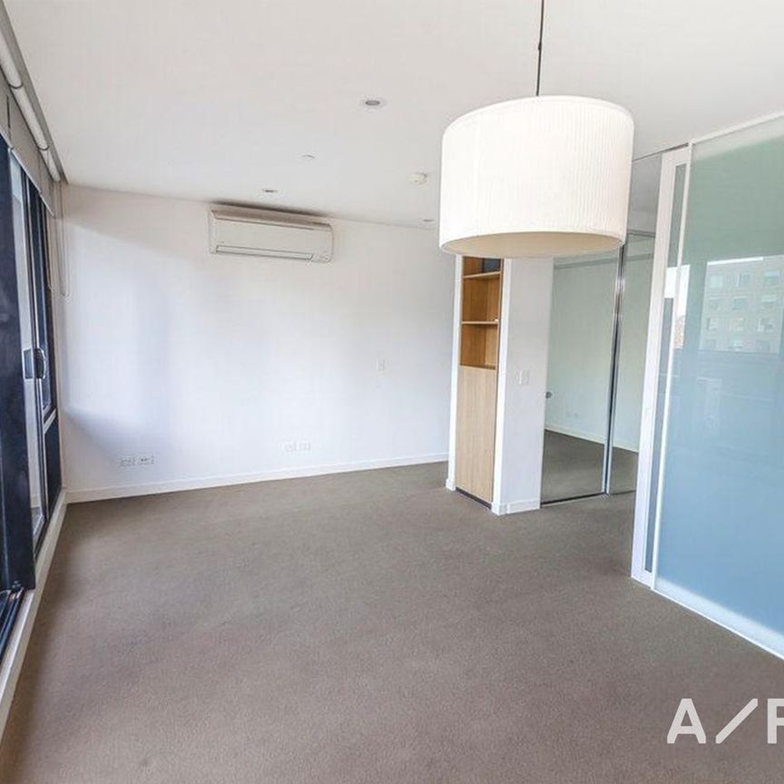 Location and lifestyle to desire - Resort style facilities! - Photo 1