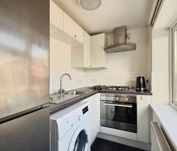 A well-presented one-bedroom flat in Bishopston with a front garden. - Photo 2