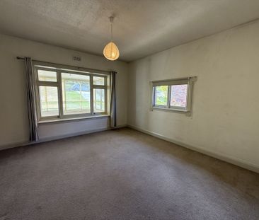 Feel at Home, Living Here! - Photo 1