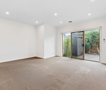 Discover Comfort and Convenience in Frankston - Photo 2