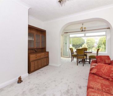 3 bedroom detached bungalow to rent - Photo 2