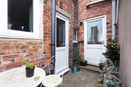 2 bedroom terraced house to rent - Photo 4