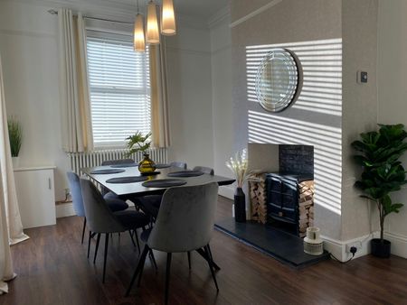 Terraced House to rent on - Photo 4