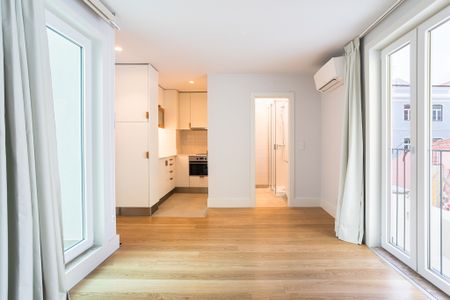 Apartamento T0 para arrendamento sem móveis e com terraço em Santos, Lisboa - Photo 4