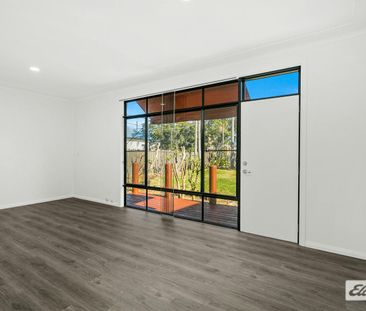 Renovated Home with 4 Car Garage + separate teenagers retreat - Photo 1