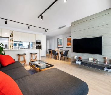 SPACIOUS AND STYLISH INNER-CITY LIVING WITH CITY GLIMPSES AND PARK ... - Photo 1