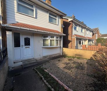 3 bedroom end of terrace house to rent - Photo 3