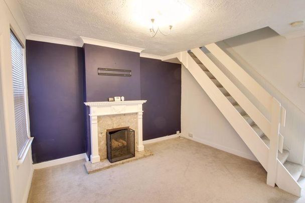 2 bedroom terraced house to rent - Photo 1
