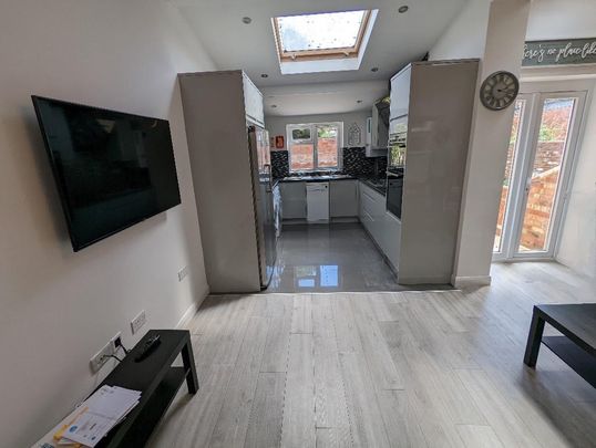 Room in a Shared House, Palmer Park Avenue, RG6 - Photo 1