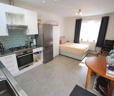 St James Gardens, Wembley, Middlesex, HA0 - Photo 2