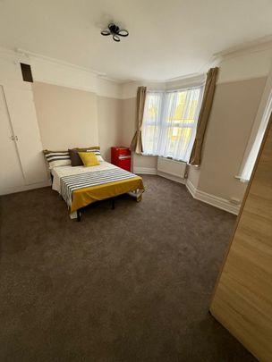 Room in a Shared House, Steele Road, N17 - Photo 1