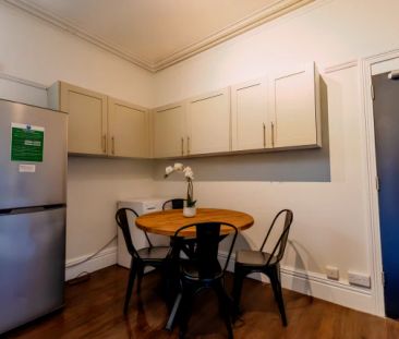 7 Bed 2 Bath - Photo 4