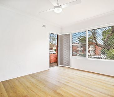Newly Renovated, Sun-Filled, Modern And Spacious Two Bedroom Apartment In The Heart Of Lakemba, Only Moments To All Amenities - Photo 1