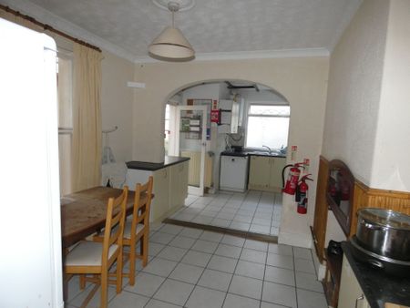 1 bed House Share - To Let - Photo 5
