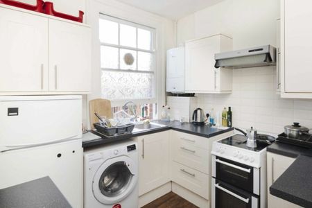 Victoria Avenue, KT6, London - Photo 3