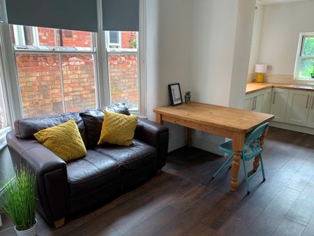 6 Bed Terraced House, Daneshill Road, LE3 - Photo 2