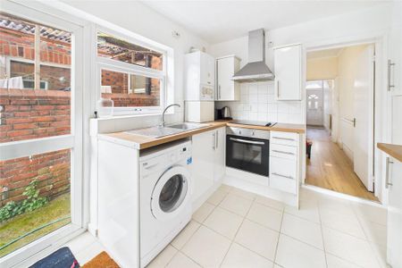 3 bedroom terraced house to rent - Photo 2