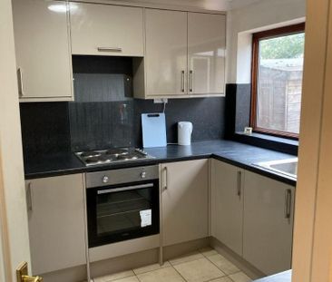 4 bedroom semi-detached house to rent - Photo 5