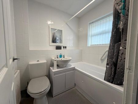 3 bedroom terraced house to rent - Photo 5