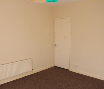 3 bedroom end of terrace house to rent - Photo 2