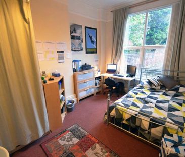 8 Bedroom Student House Leeds - Photo 2