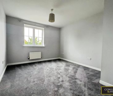 Pepys Court, Wickford - Photo 4