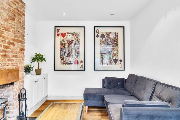 5 Bed Terraced House, Aylward Road, SW20 - Photo 1