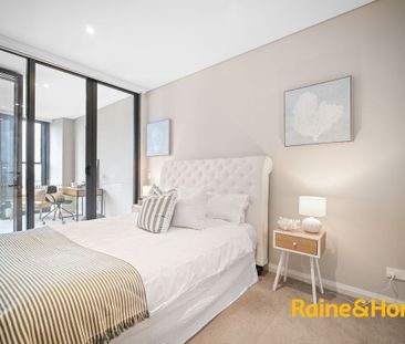 Luxurious Modern 2 Bedroom Apartment with 23rd Floor Picturesque Wa... - Photo 3