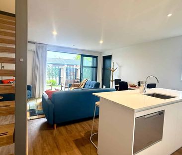 FULLY FURNISHED MODERN TOWNHOUSE IN QUIET CULDESAC - Photo 4