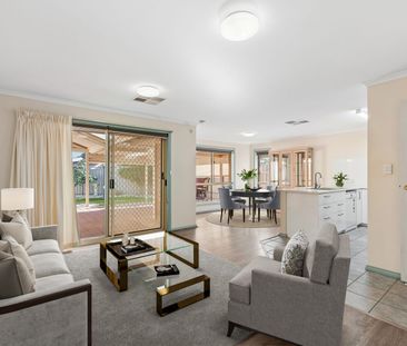 Three bedroom home in perfect location! - Photo 1