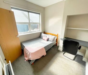 6 bedroom terraced house to rent - Photo 3