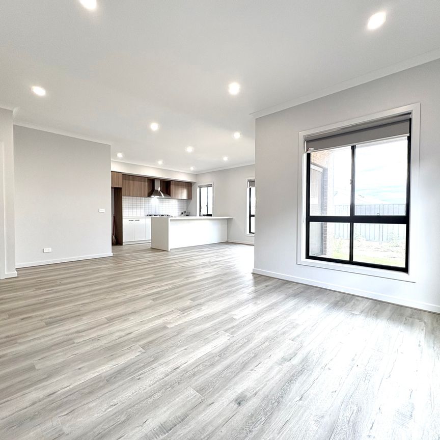 Brand New 5-Bedroom Family Haven - Photo 1