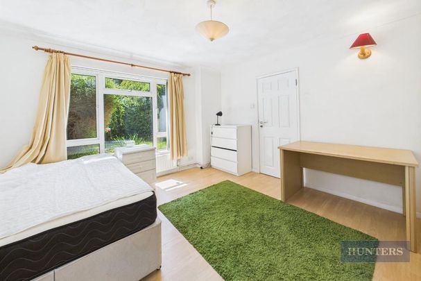 4 bedroom semi-detached house to rent - Photo 1