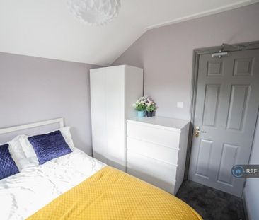 1 bedroom in a house share to rent - Photo 3