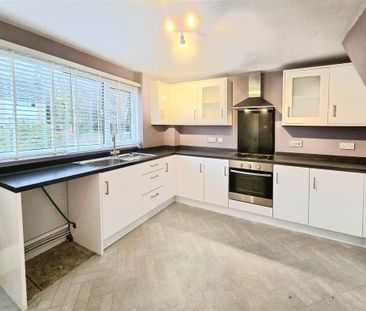 3 bedroom semi-detached house to rent - Photo 6