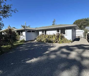 Enjoy the Good Life – Home with Greenhouse, Coop & Entertaining Area - Photo 4