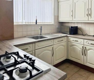 3 bedroom semi-detached house to rent - Photo 5