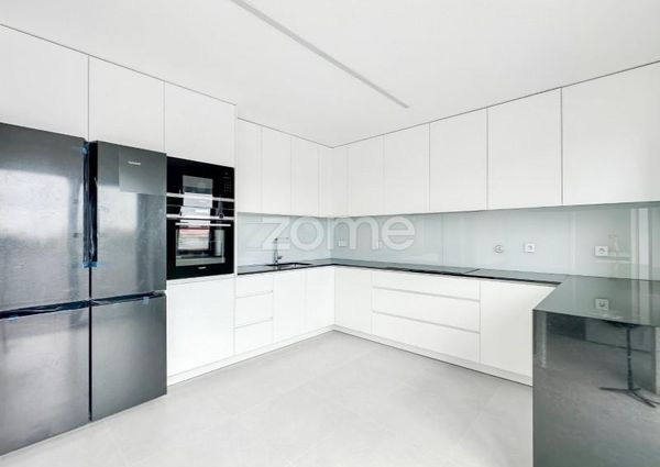 Apartamento T4 em Porto